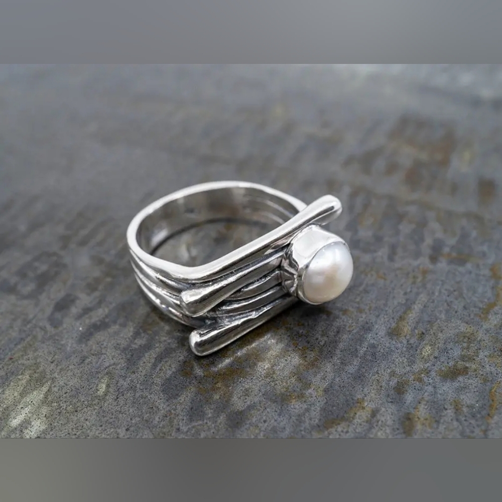 🥰 LINEAR PEARL STERLING SILVER RING